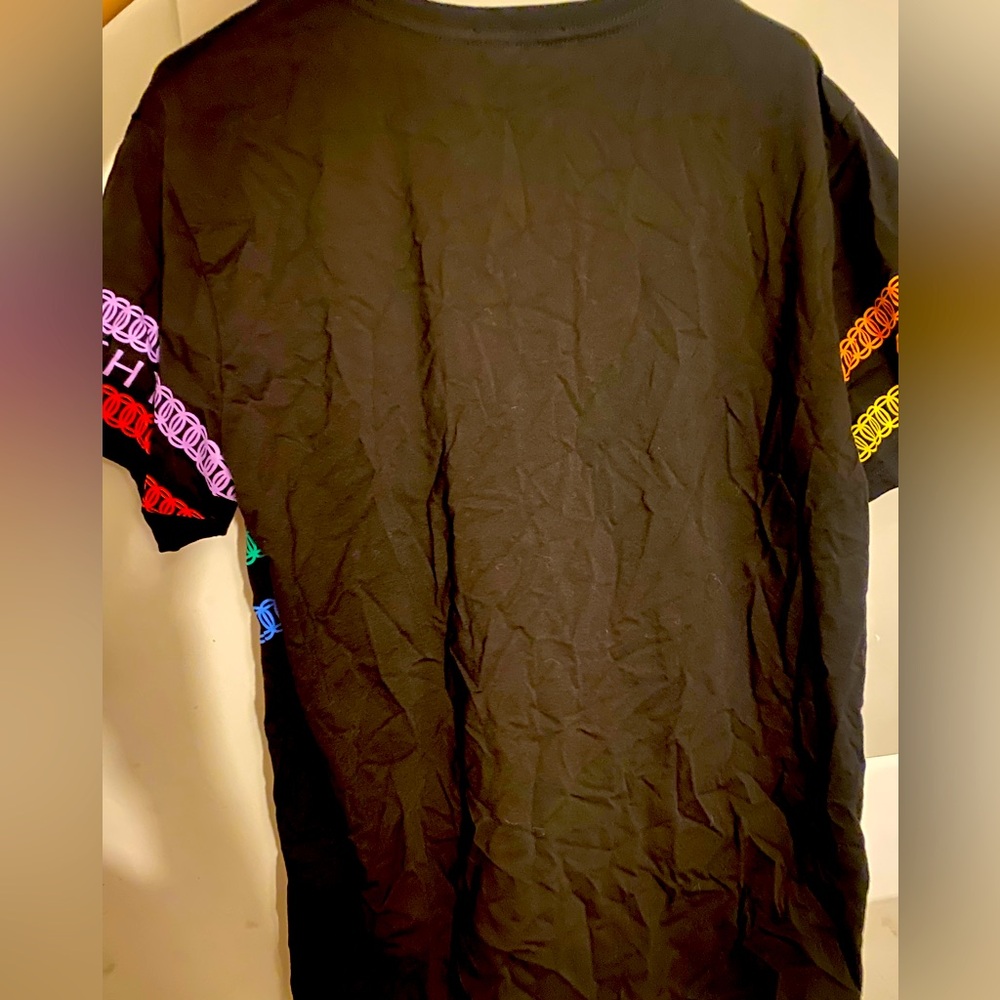 GIVENCHY Paris Men’s Tshirt
Size: Large